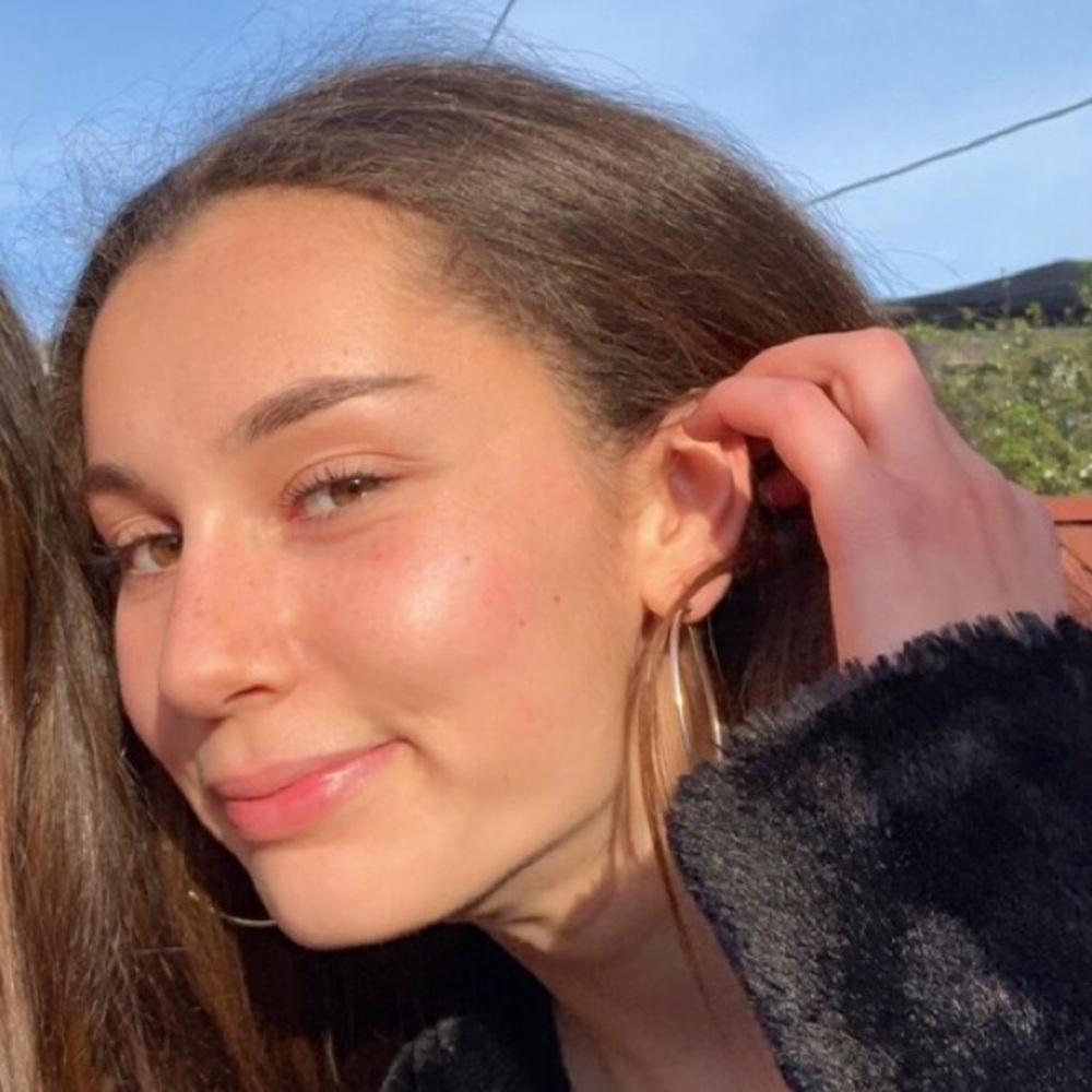 Meet your Posher, Amira